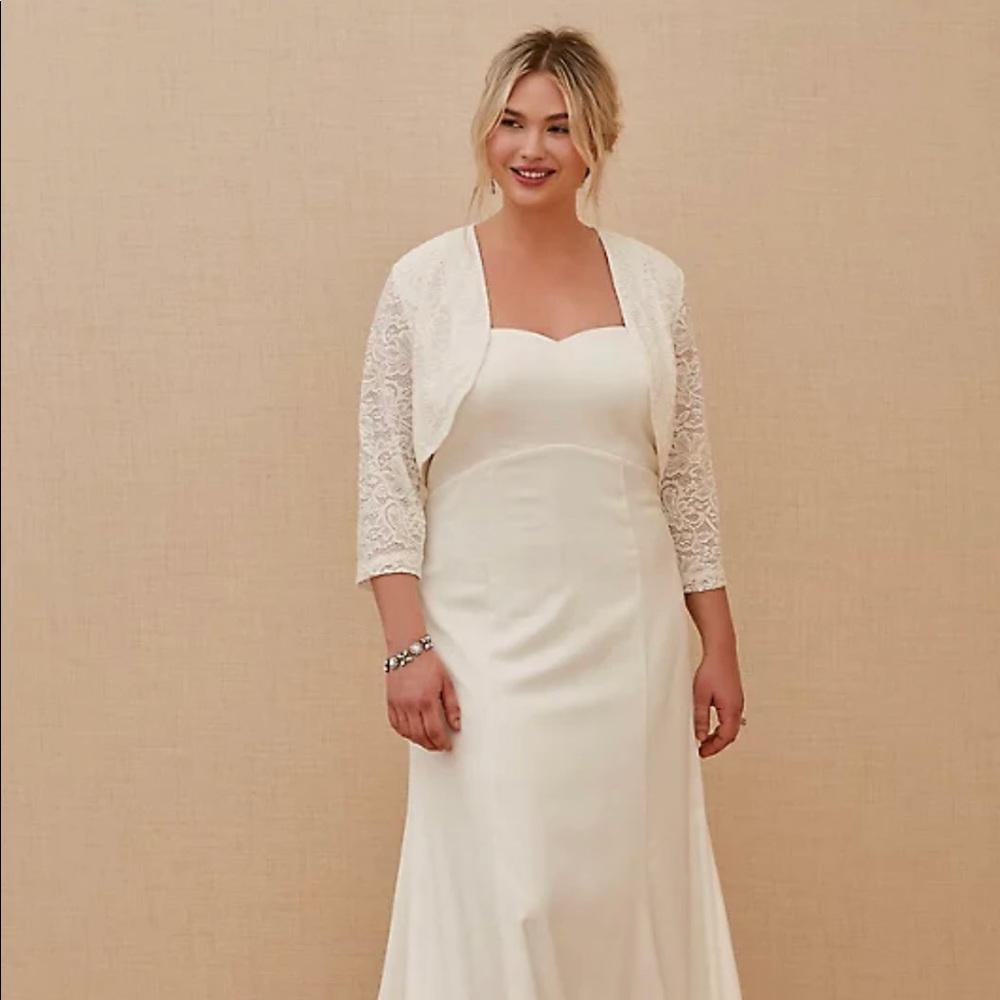 Torrid White Lace Open Front Shrug - Picture 3 of 4